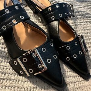 NEW ✨ Designer Inspired Flat Shoes Silver Buckle US 7 / 37